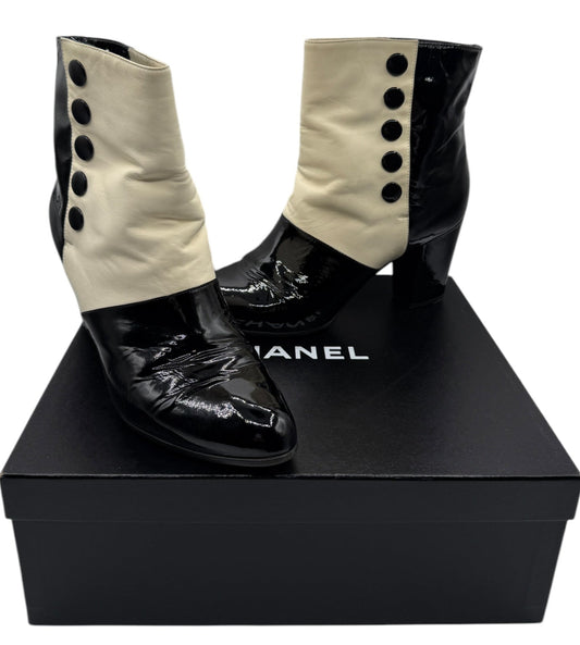 Chanel 2008 Interlocking CC Logo Boots - Size 41