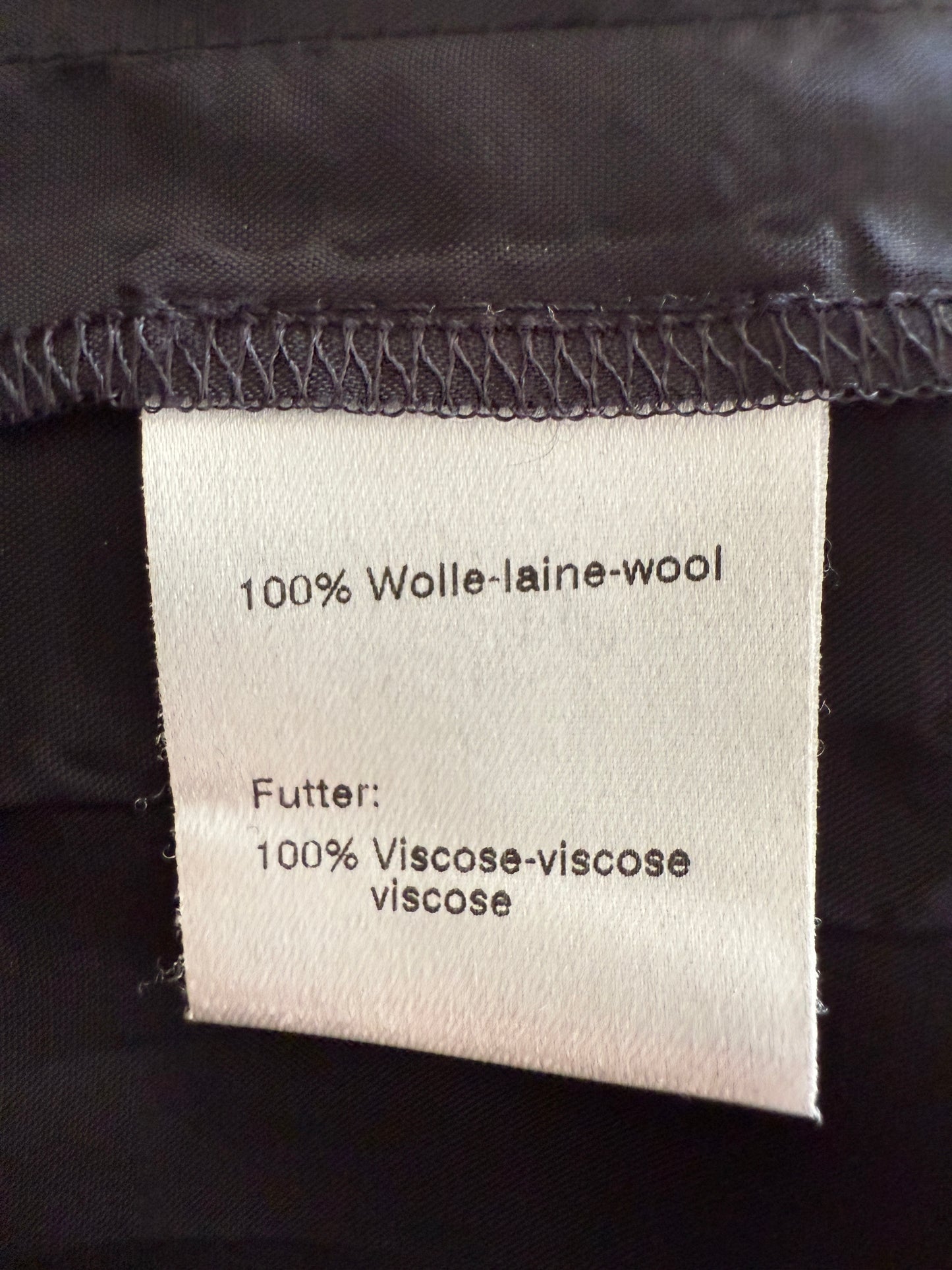 Akris Punto Black Wool Skirt – Size US 12 / FR 44 / DE 42