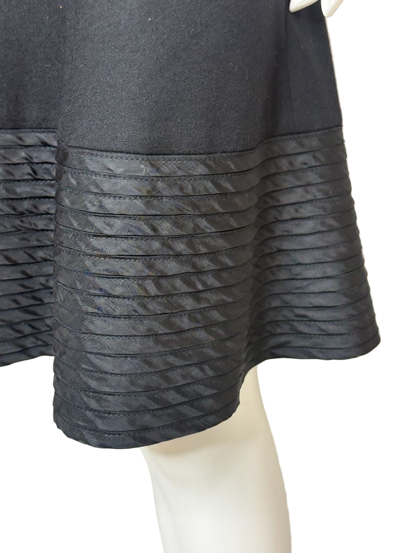 Akris Punto Black Wool A-Line Skirt with Textured Hem – Size 12