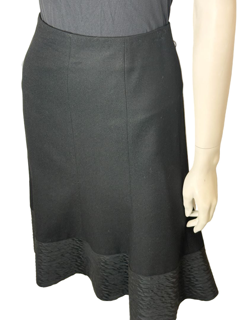 Akris Punto Black Wool A-Line Skirt with Textured Hem – Size 12