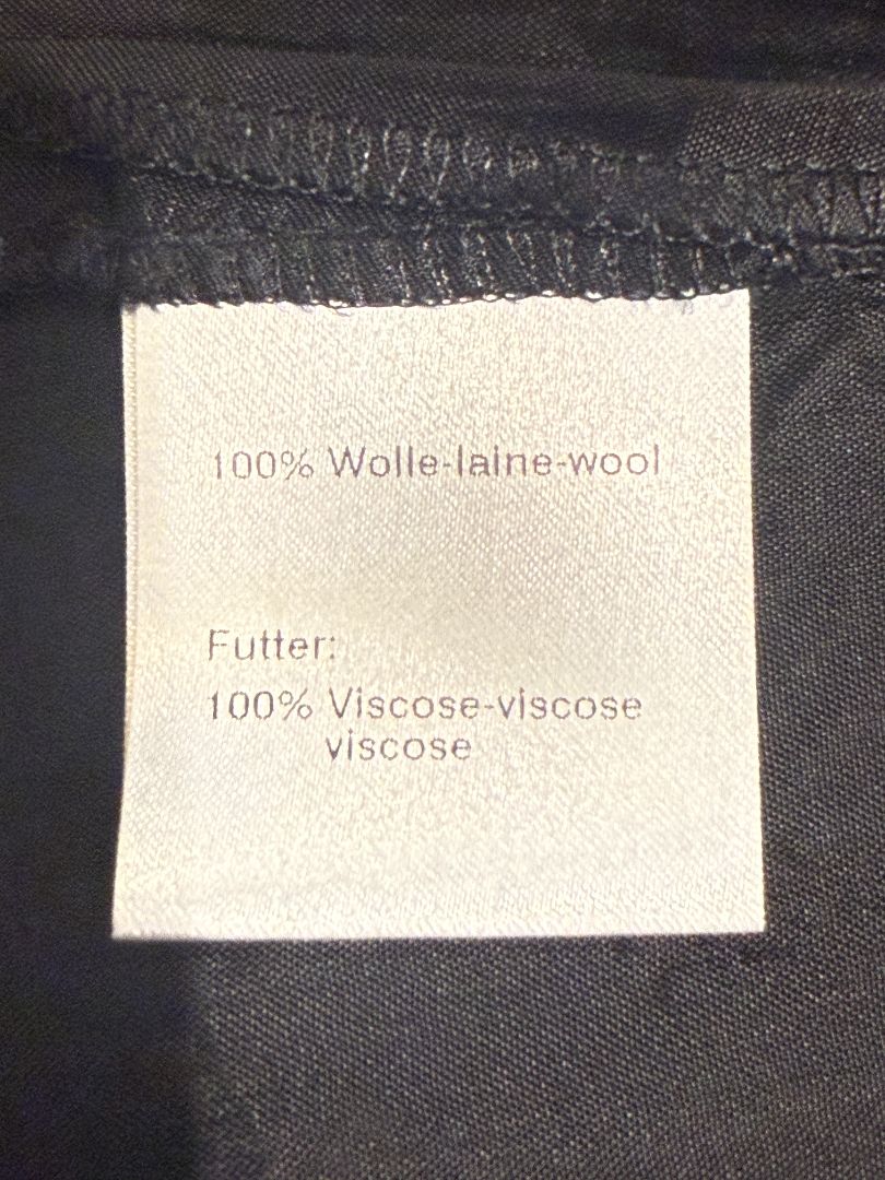 Akris Punto Black Wool A-Line Skirt with Textured Hem – Size 12