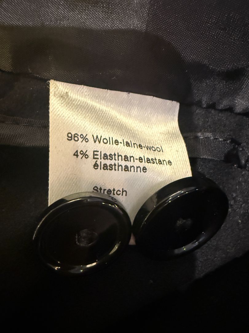 Akris Punto Black Wool-Blend Tailored Blazer with Glossy Trim – Size 14