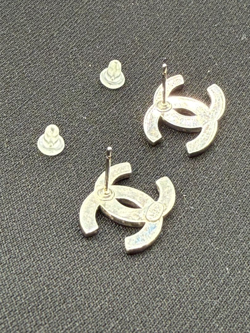 CHANEL Vintage 1998 Spring CC Logo Stud Earrings – Silver Tone