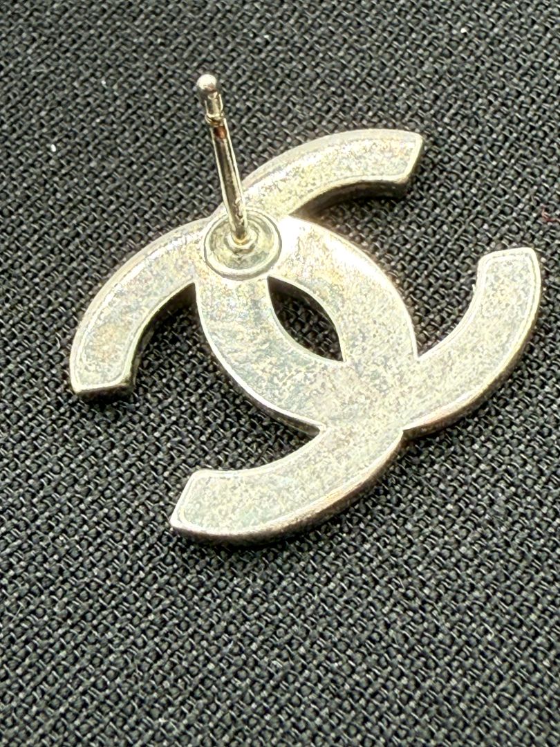 CHANEL Vintage 1998 Spring CC Logo Stud Earrings – Silver Tone