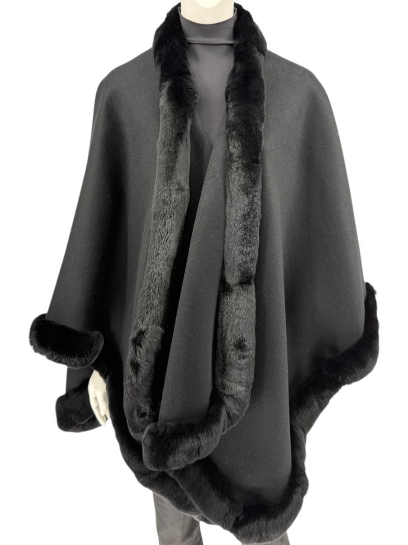 Pamella Roland Black Wool Fur Trim Cape Coat Made in New York – O/S