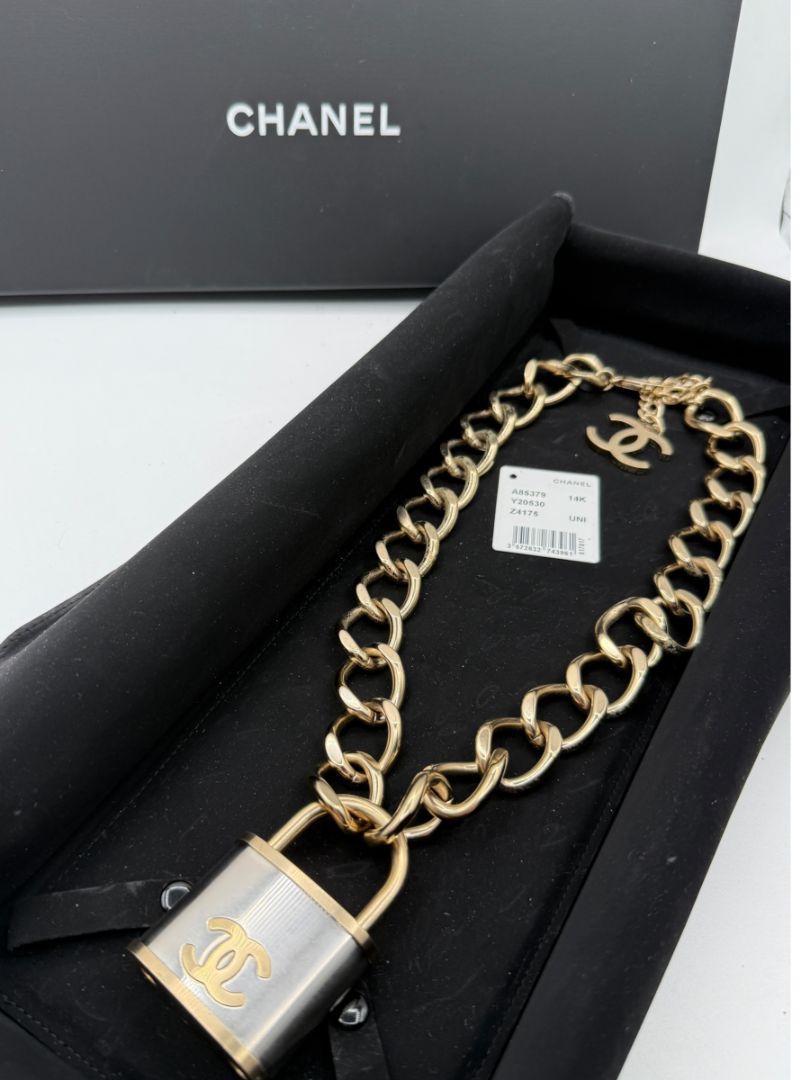 CHANEL Fall 2014 Oversized Padlock Necklace – Excellent Pre-Owned Condition