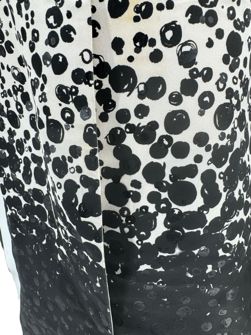 Pamella Roland Black & White Abstract Dot Jacquard Coat – Large