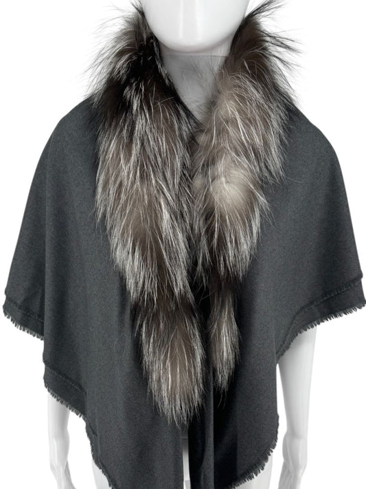 Agnona Grey Wool Shawl with Silver Fox Fur Collar – One Size