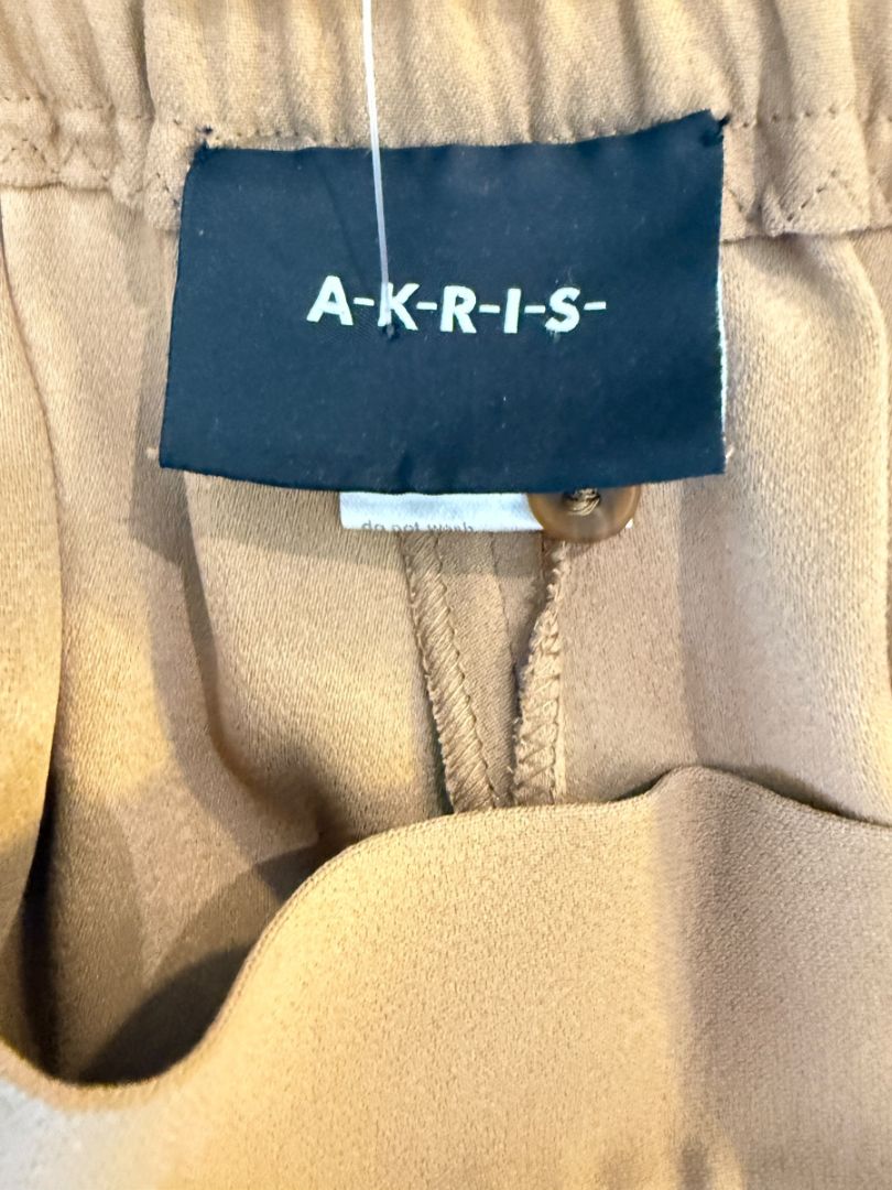 Akris Camel Cropped Trousers – Size US 10 / IT 46