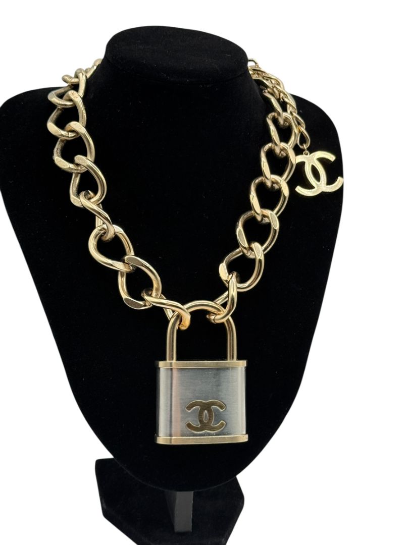CHANEL Fall 2014 Oversized Padlock Necklace – Excellent Pre-Owned Condition