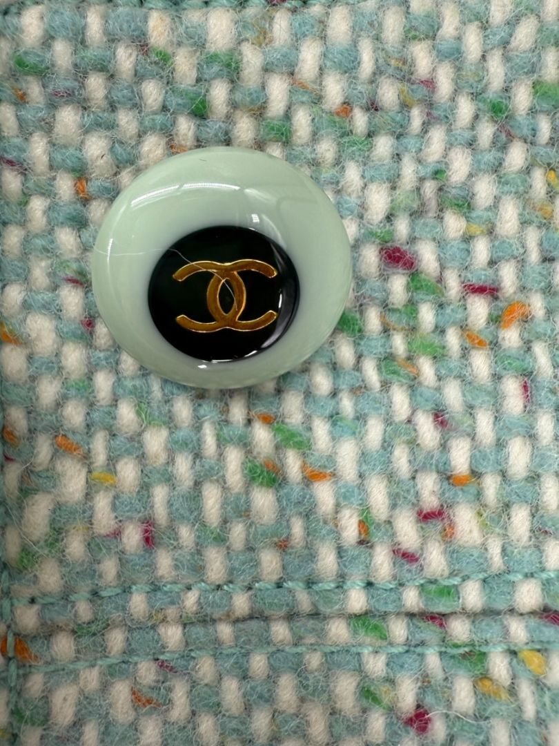 Chanel Women’s Mint Green Wool-Mohair Blend Tweed Jacket with Detachable Scarf – Size 44