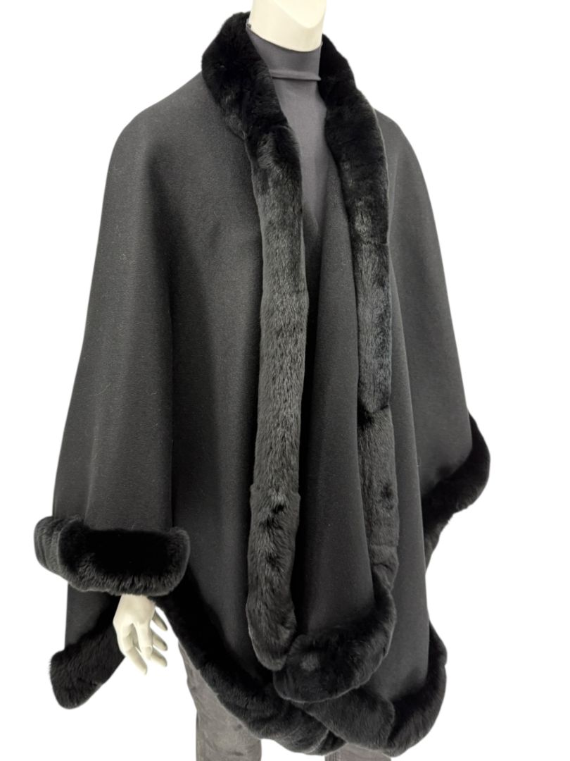 Pamella Roland Black Wool Fur Trim Cape Coat Made in New York – O/S