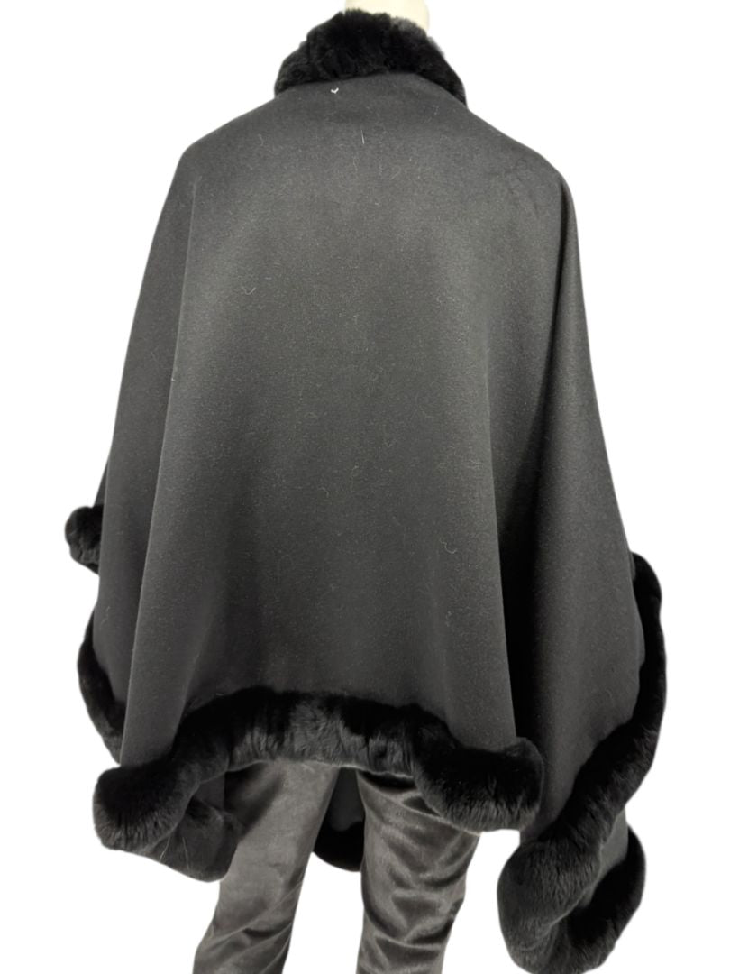 Pamella Roland Black Wool Fur Trim Cape Coat Made in New York – O/S