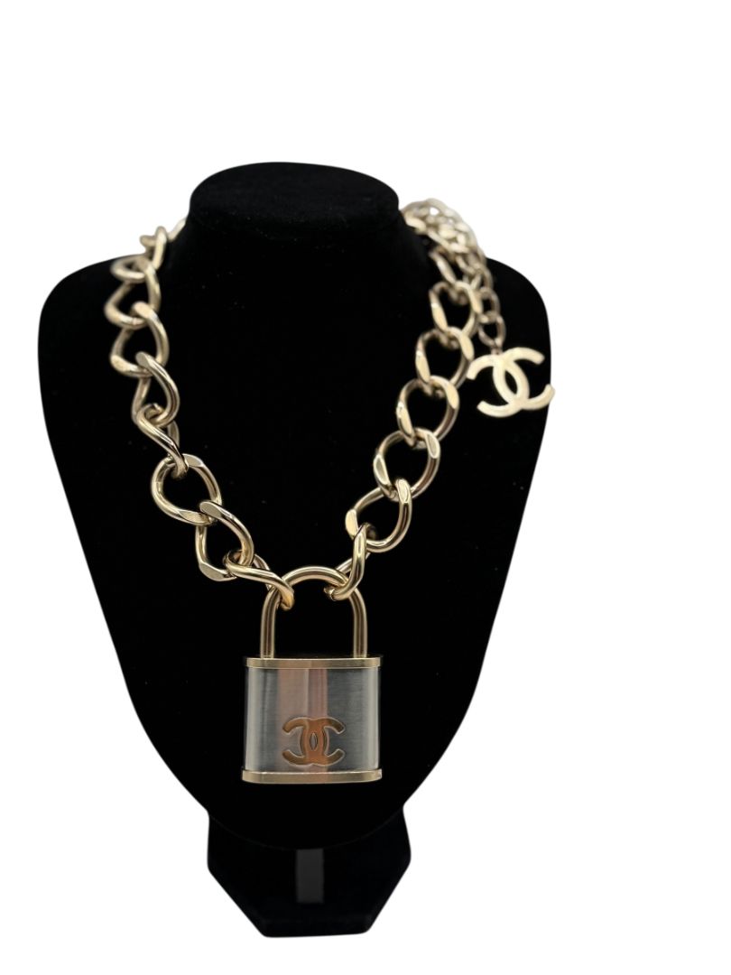 CHANEL Fall 2014 Oversized Padlock Necklace – Excellent Pre-Owned Condition
