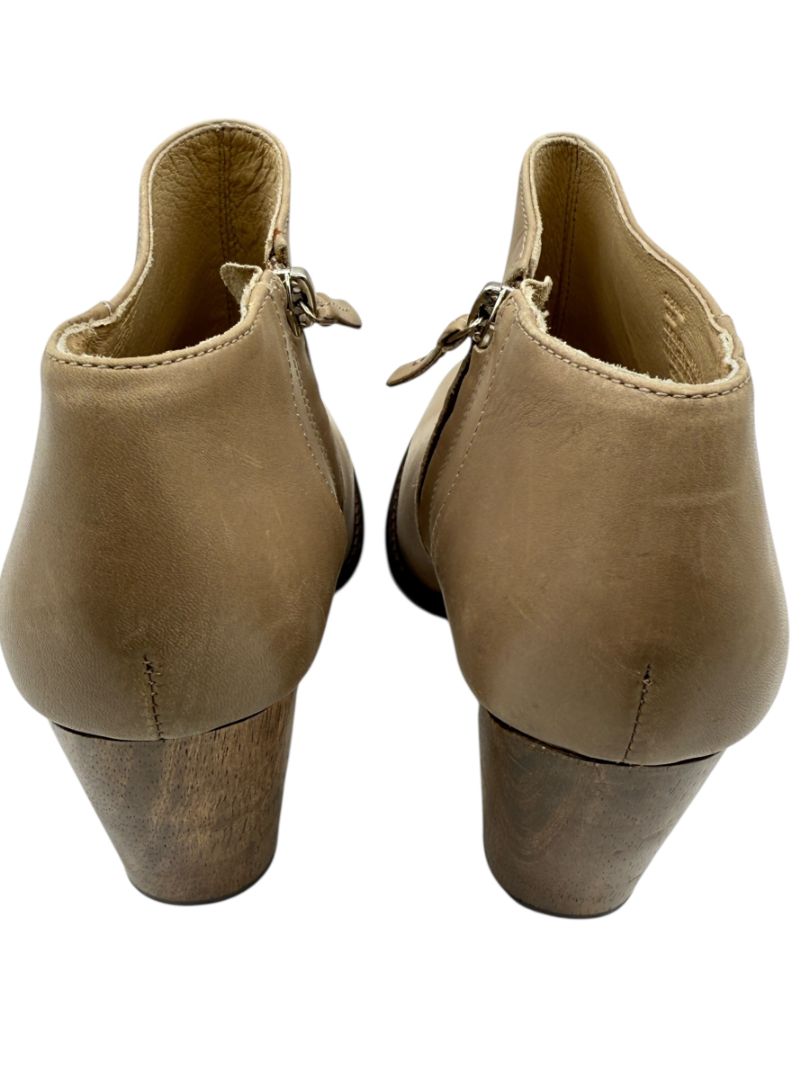 Elizabeth and James Taupe Leather Ankle Booties – Size 8.5B
