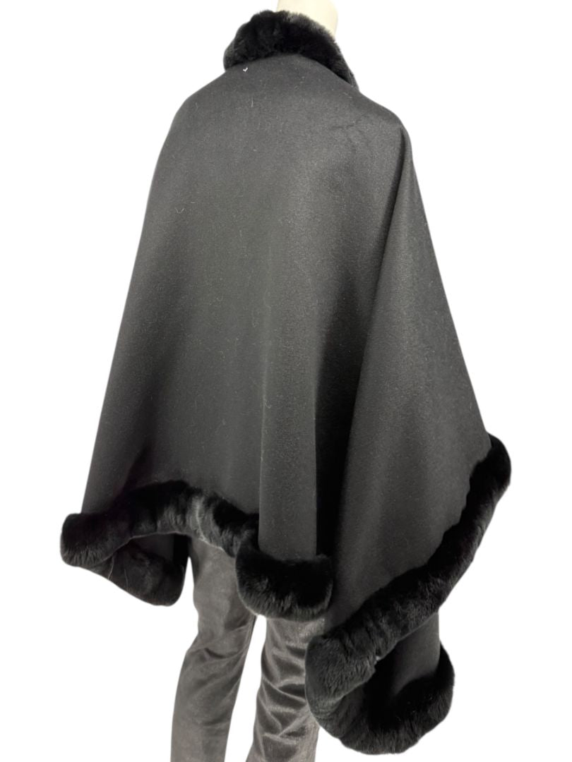 Pamella Roland Black Wool Fur Trim Cape Coat Made in New York – O/S