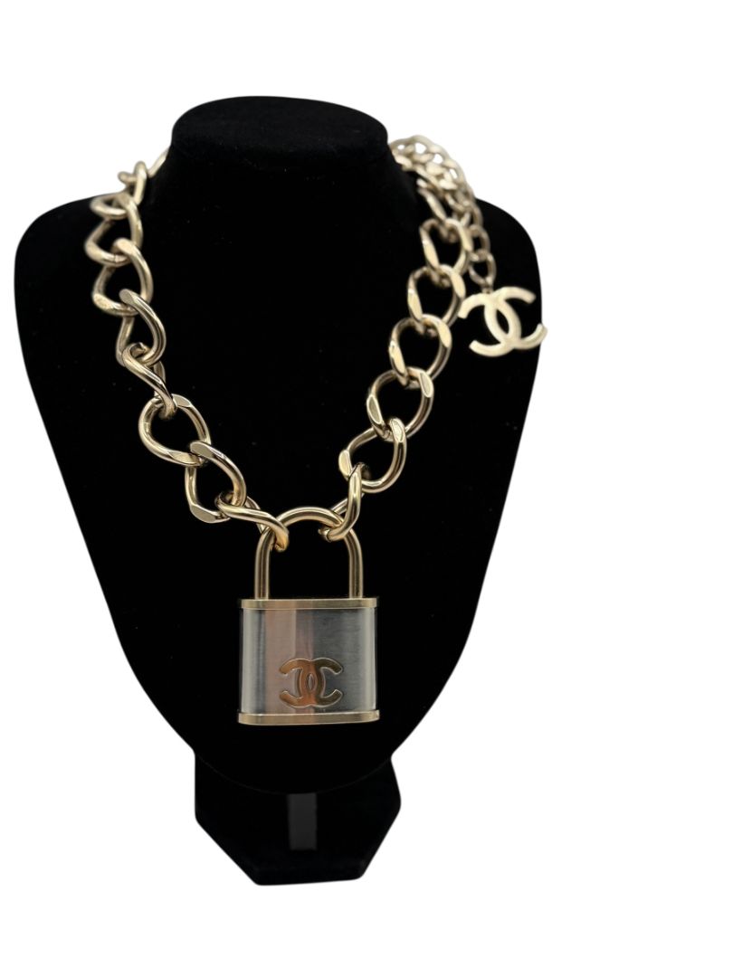 CHANEL Fall 2014 Oversized Padlock Necklace – Excellent Pre-Owned Condition