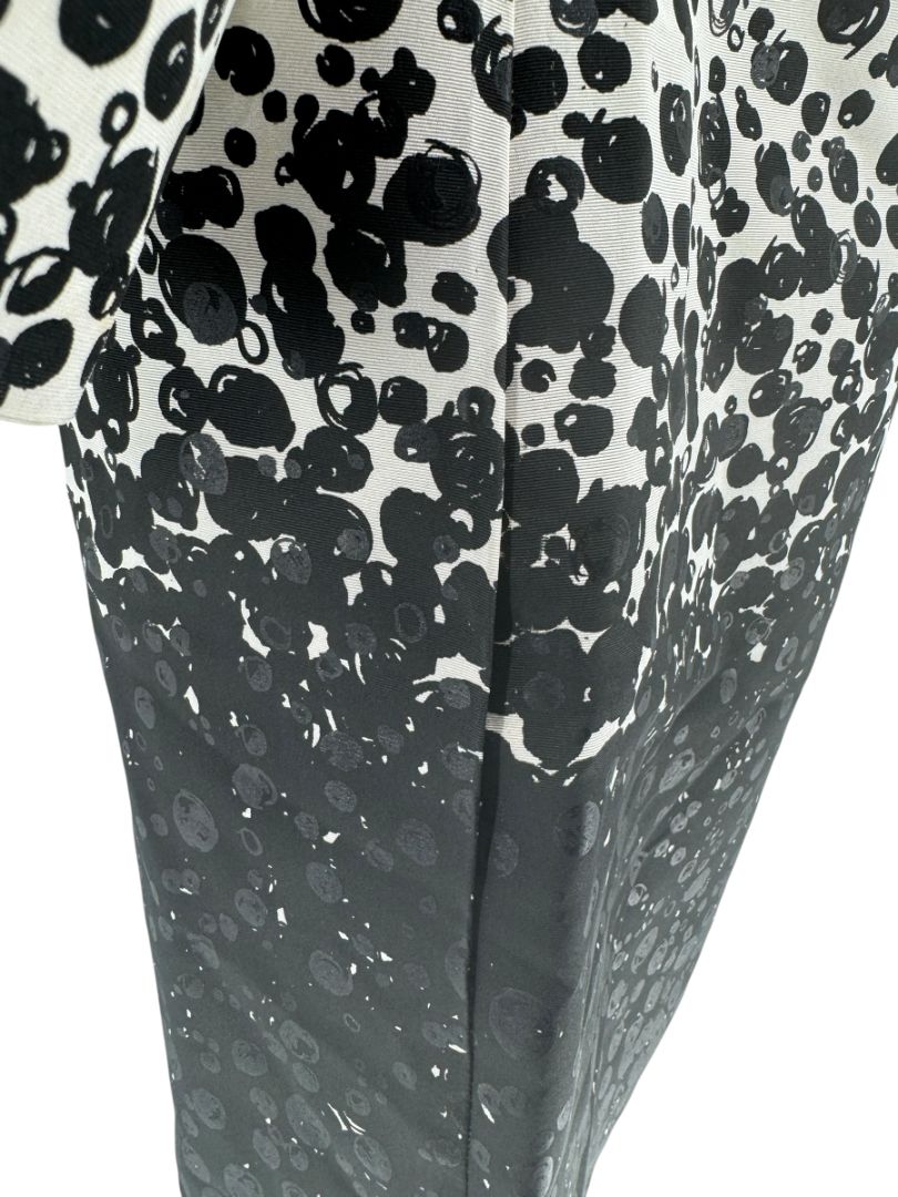 Pamella Roland Black & White Abstract Dot Jacquard Coat – Large