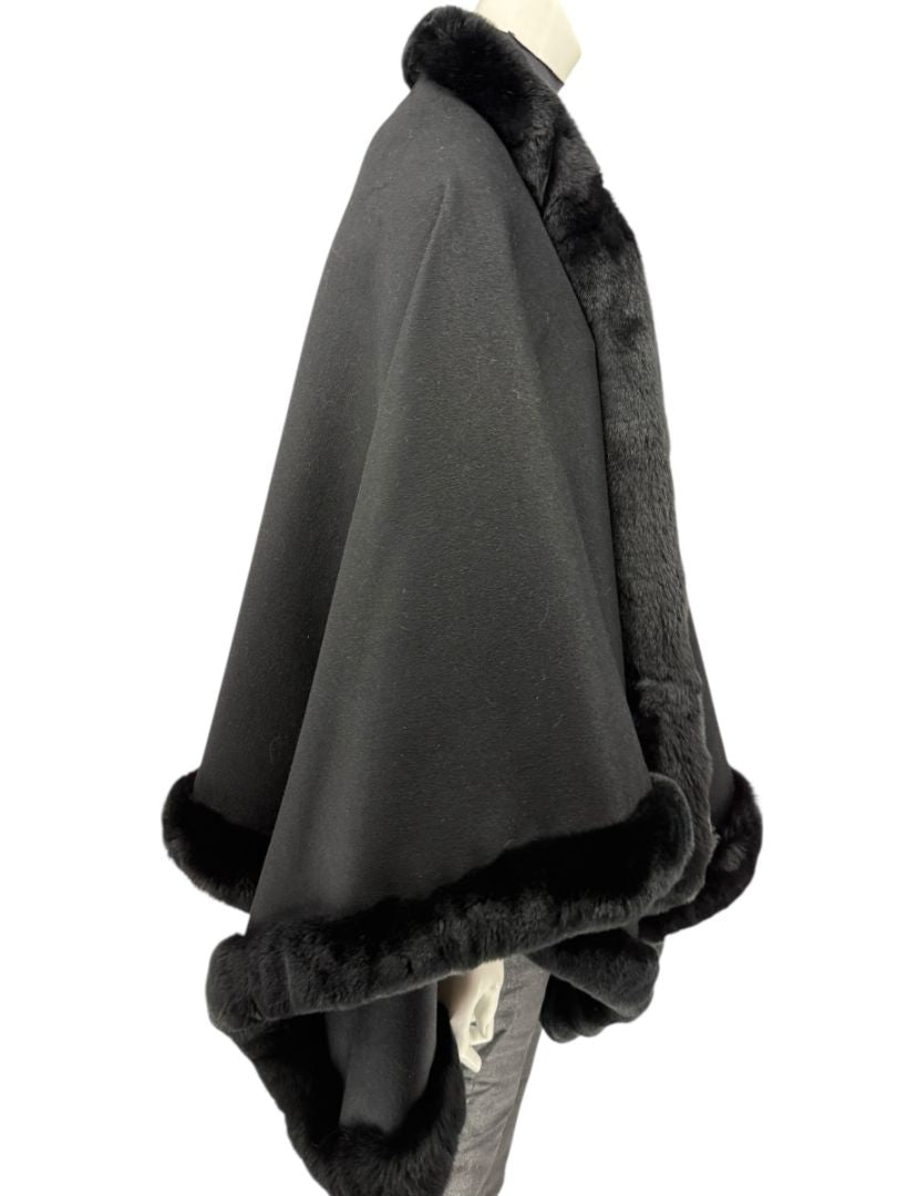 Pamella Roland Black Wool Fur Trim Cape Coat Made in New York – O/S