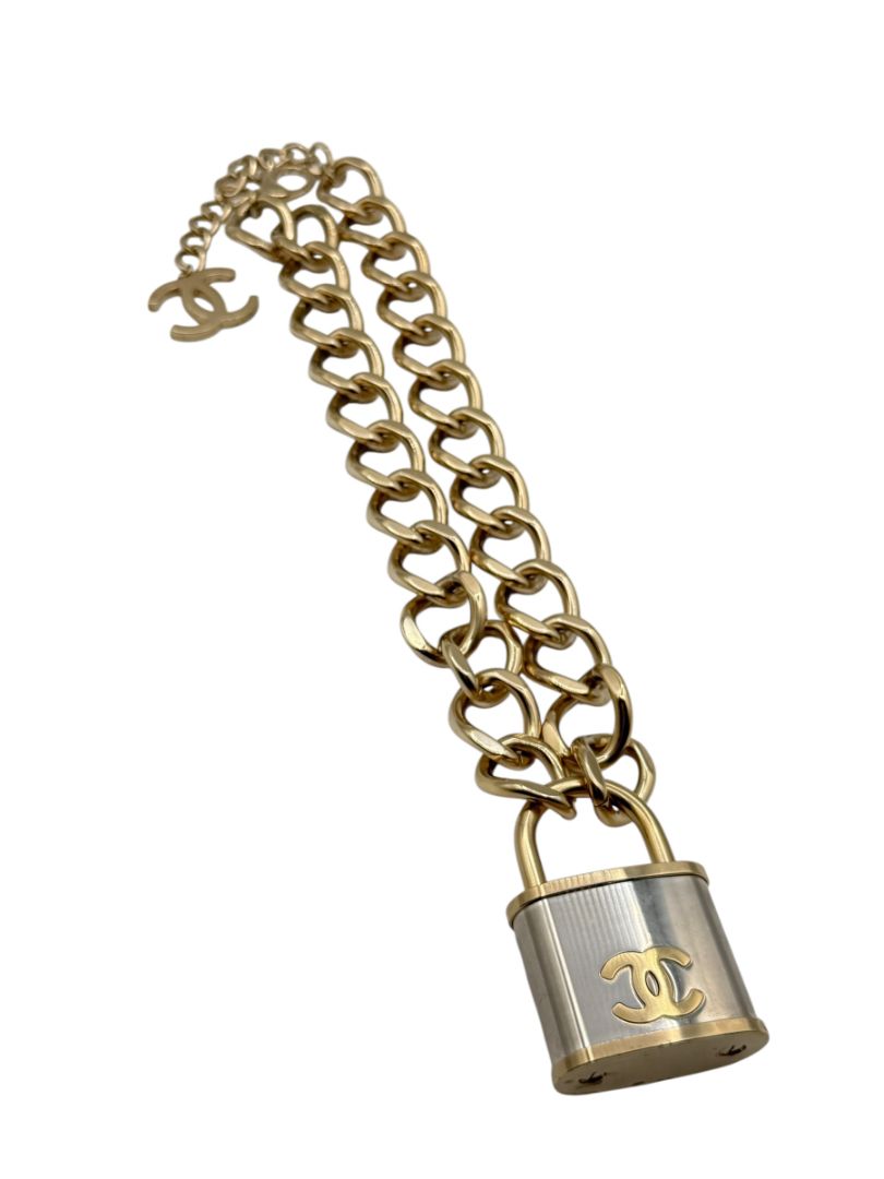CHANEL Fall 2014 Oversized Padlock Necklace – Excellent Pre-Owned Condition