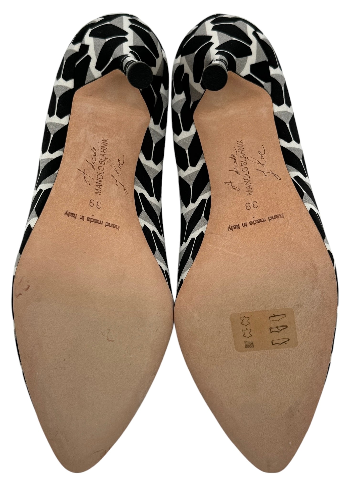 Manolo Blahnik "Hangisi" in Black/White geometric printed pumps - size EU 39