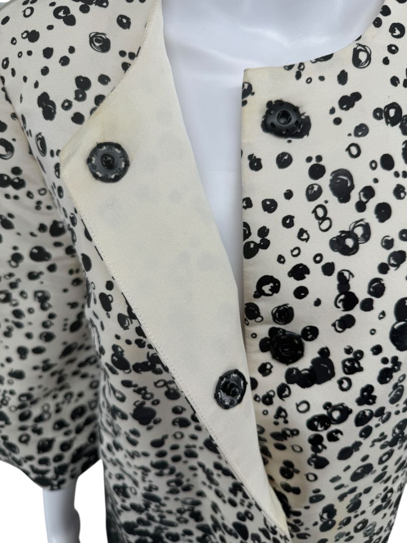 Pamella Roland Black & White Abstract Dot Jacquard Coat – Large