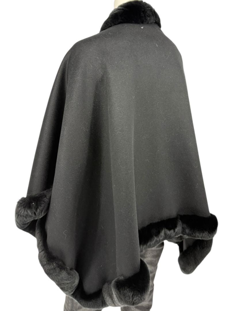 Pamella Roland Black Wool Fur Trim Cape Coat Made in New York – O/S