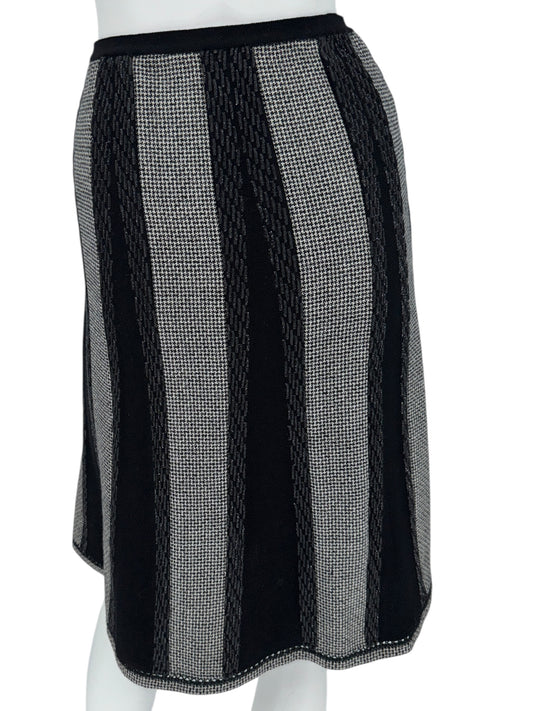 Chanel Black & White Textured Knit Skirt – 05A Collection – Size 46
