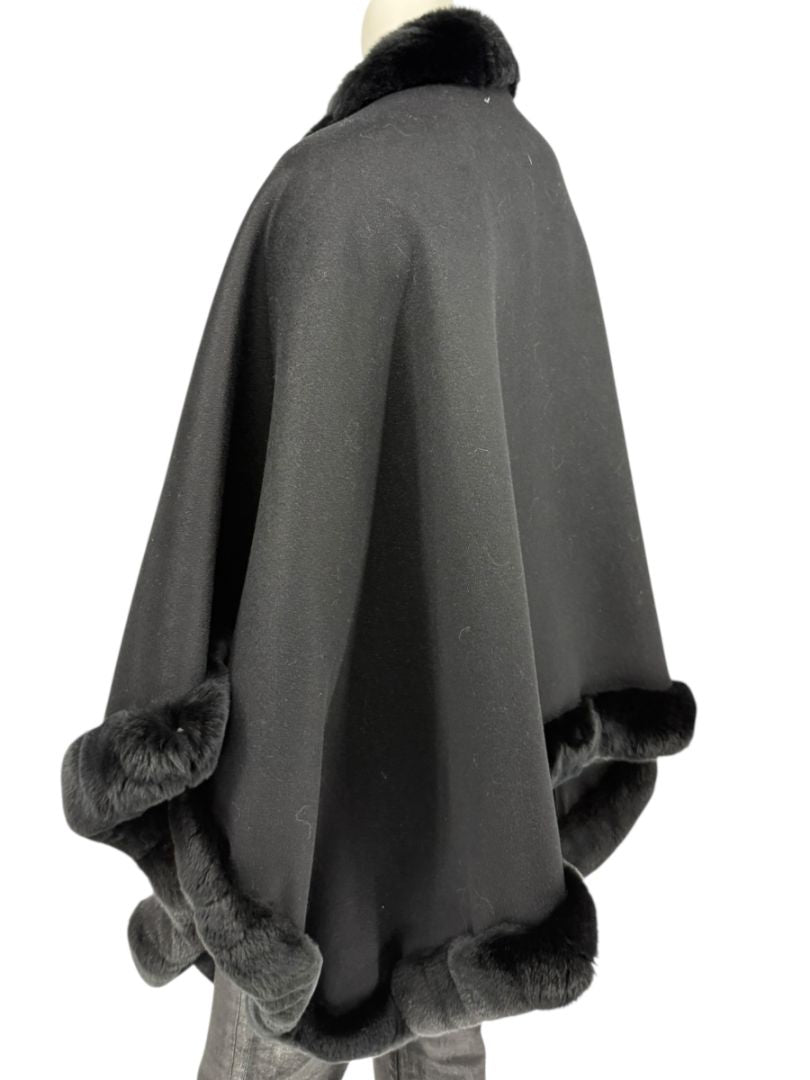 Pamella Roland Black Wool Fur Trim Cape Coat Made in New York – O/S