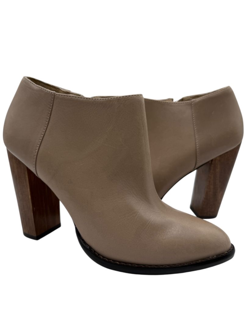 Elizabeth and James Taupe Leather Ankle Booties – Size 8.5B