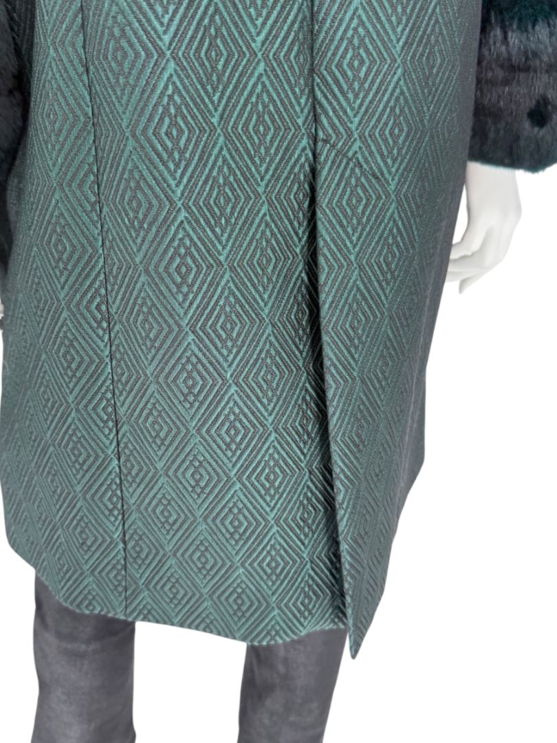 Pamella Roland Emerald Green Jacquard Coat with Fur-Trimmed Sleeves – Large