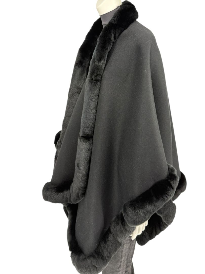 Pamella Roland Black Wool Fur Trim Cape Coat Made in New York – O/S