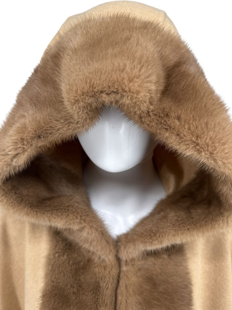 Agnona Camel Cashmere Cape with Fur Trim & Hood – One Size- NEW