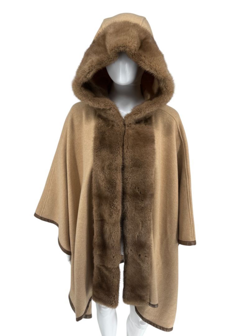 Agnona Camel Cashmere Cape with Fur Trim & Hood – One Size- NEW