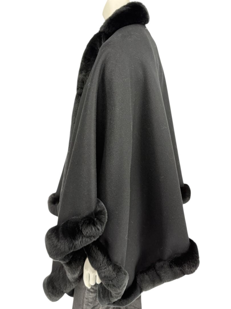 Pamella Roland Black Wool Fur Trim Cape Coat Made in New York – O/S