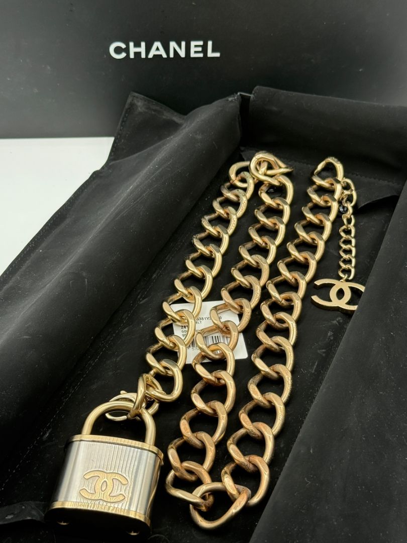 CHANEL Fall 2014 Oversized Padlock Chain-Link Belt