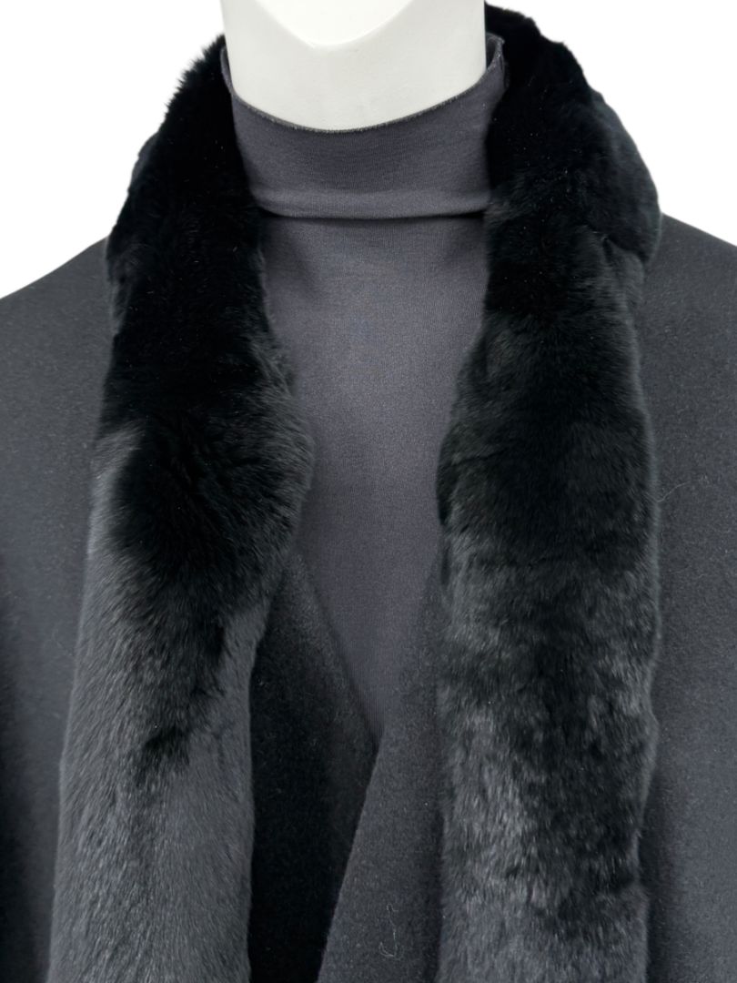 Pamella Roland Black Wool Fur Trim Cape Coat Made in New York – O/S