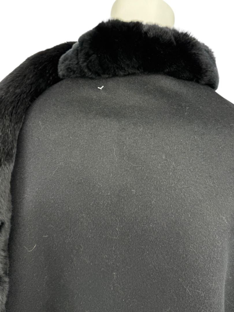 Pamella Roland Black Wool Fur Trim Cape Coat Made in New York – O/S