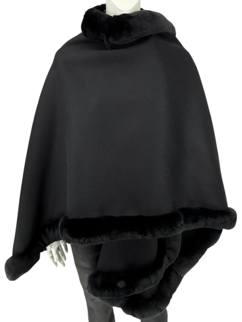 Pamella Roland Black Wool Fur Trim Cape Coat Made in New York – O/S
