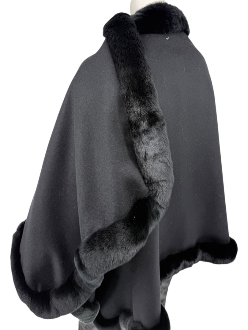 Pamella Roland Black Wool Fur Trim Cape Coat Made in New York – O/S