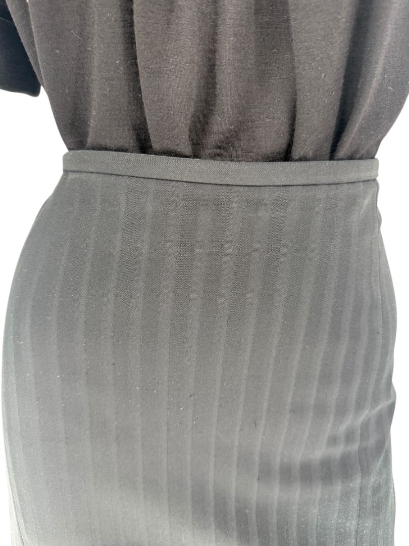 Armani Collezioni Charcoal Pinstripe Flounce-Hem Skirt – Size 12 (IT 48)