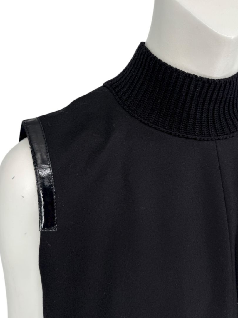 Akris Punto Women’s Black Wool Sleeveless Dress – Size 12