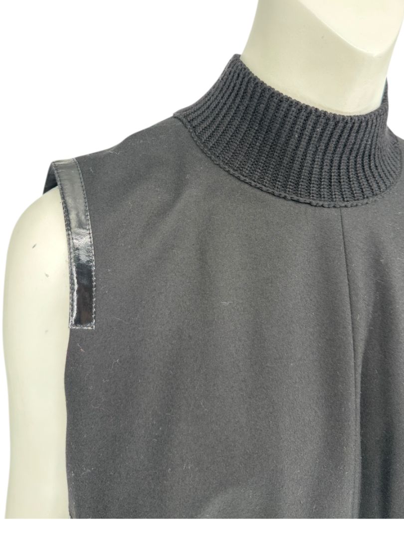 Akris Punto Women’s Black Wool Sleeveless Dress – Size 12