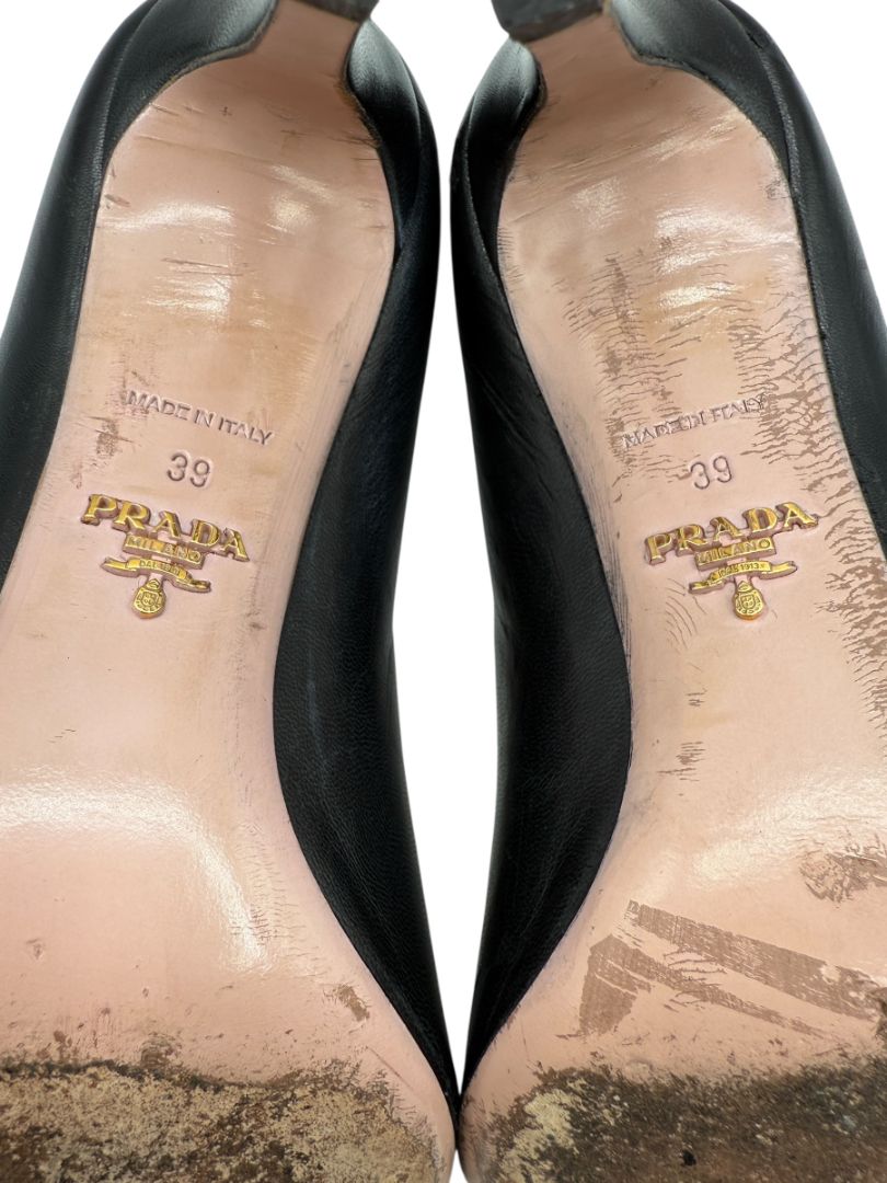 Prada Black Leather Pointed Toe Pumps – Size 39