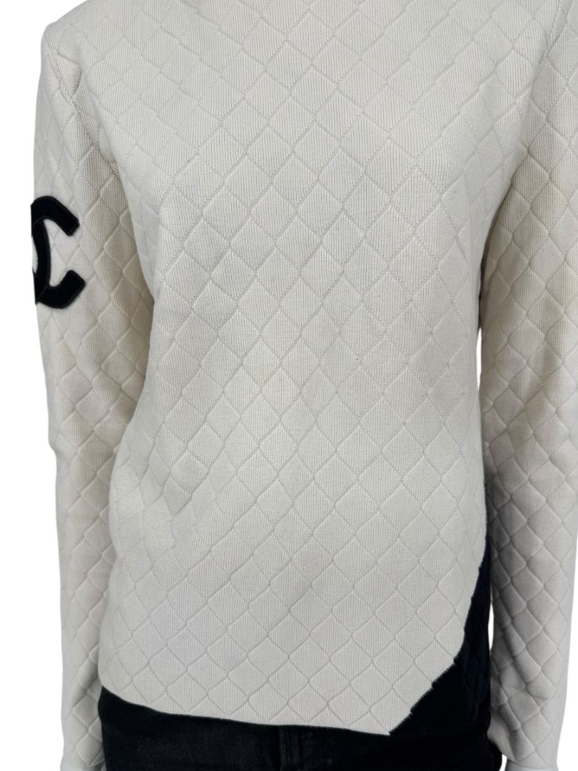 Chanel Ivory Quilted CC Logo Sweater – Size 42 (FR)