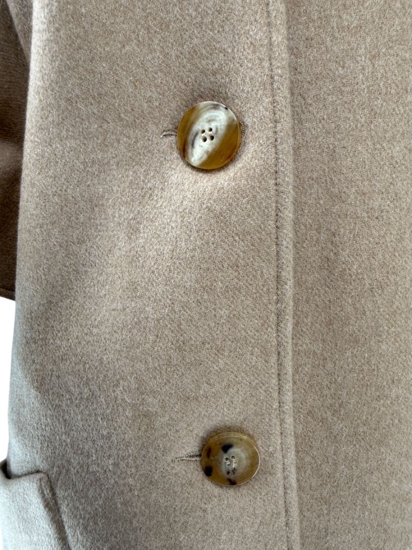 Pamella Roland Camel Wool Cape Style Jacket with Buttons – O/S