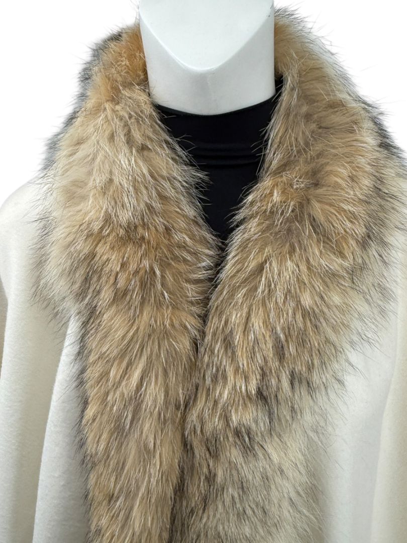 Pamella Roland Ivory Wool Cape Jacket with Natural Fur Trim – O/S