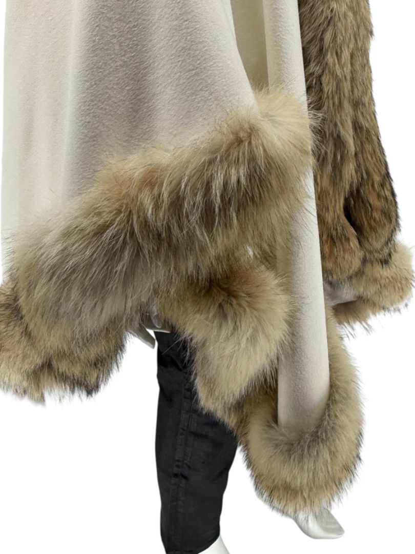 Pamella Roland Ivory Wool Cape Jacket with Natural Fur Trim – O/S