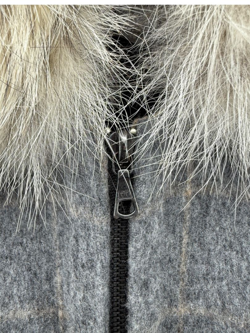 Pamella Roland Grey Wool Cape Style Jacket with Fur Trim Hood & Cuffs – Large