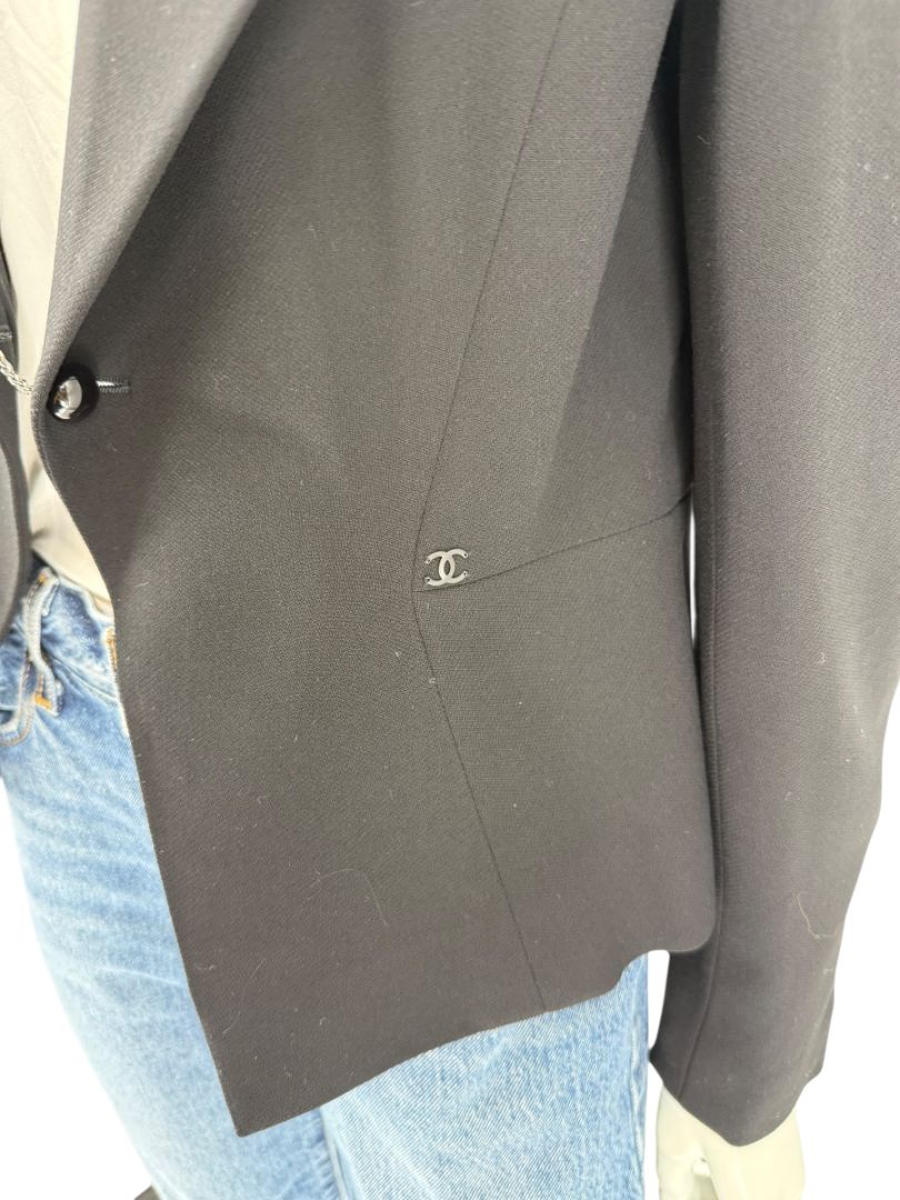 Chanel Black Wool Chain-Closure Tailored Jacket – Size 46